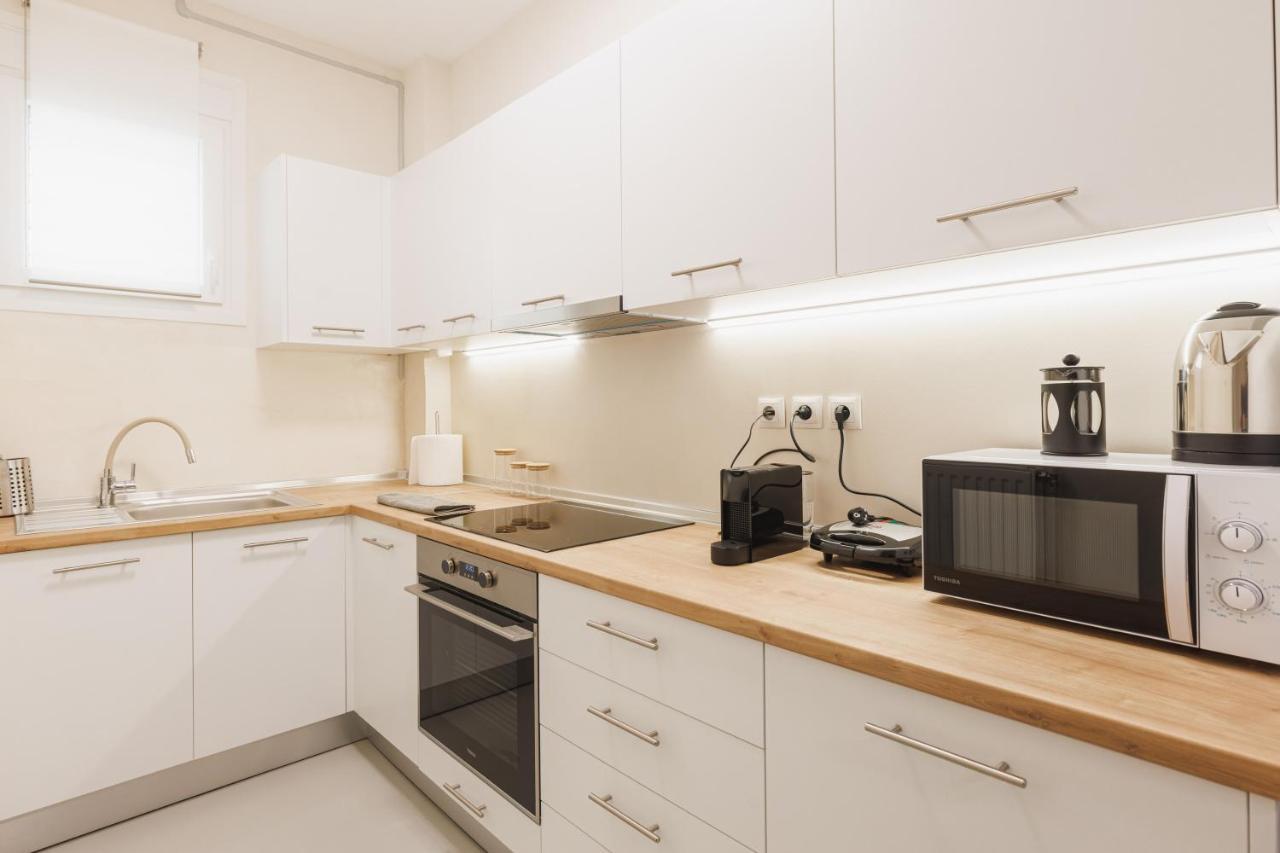 Fully Renovated Luxurious Semi-Basement Studio アテネ エクステリア 写真