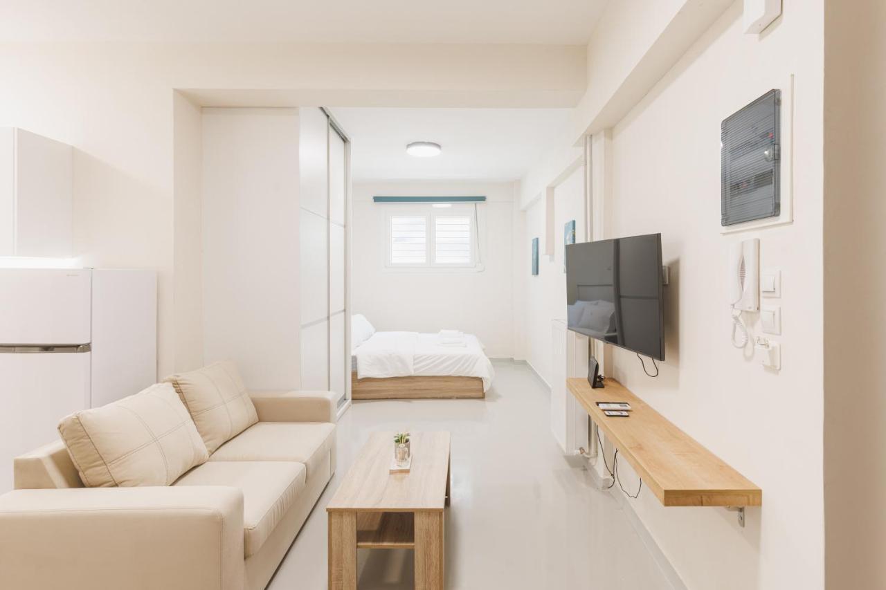 Fully Renovated Luxurious Semi-Basement Studio アテネ エクステリア 写真