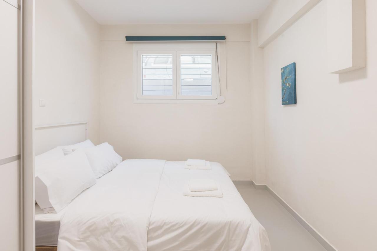Fully Renovated Luxurious Semi-Basement Studio アテネ エクステリア 写真