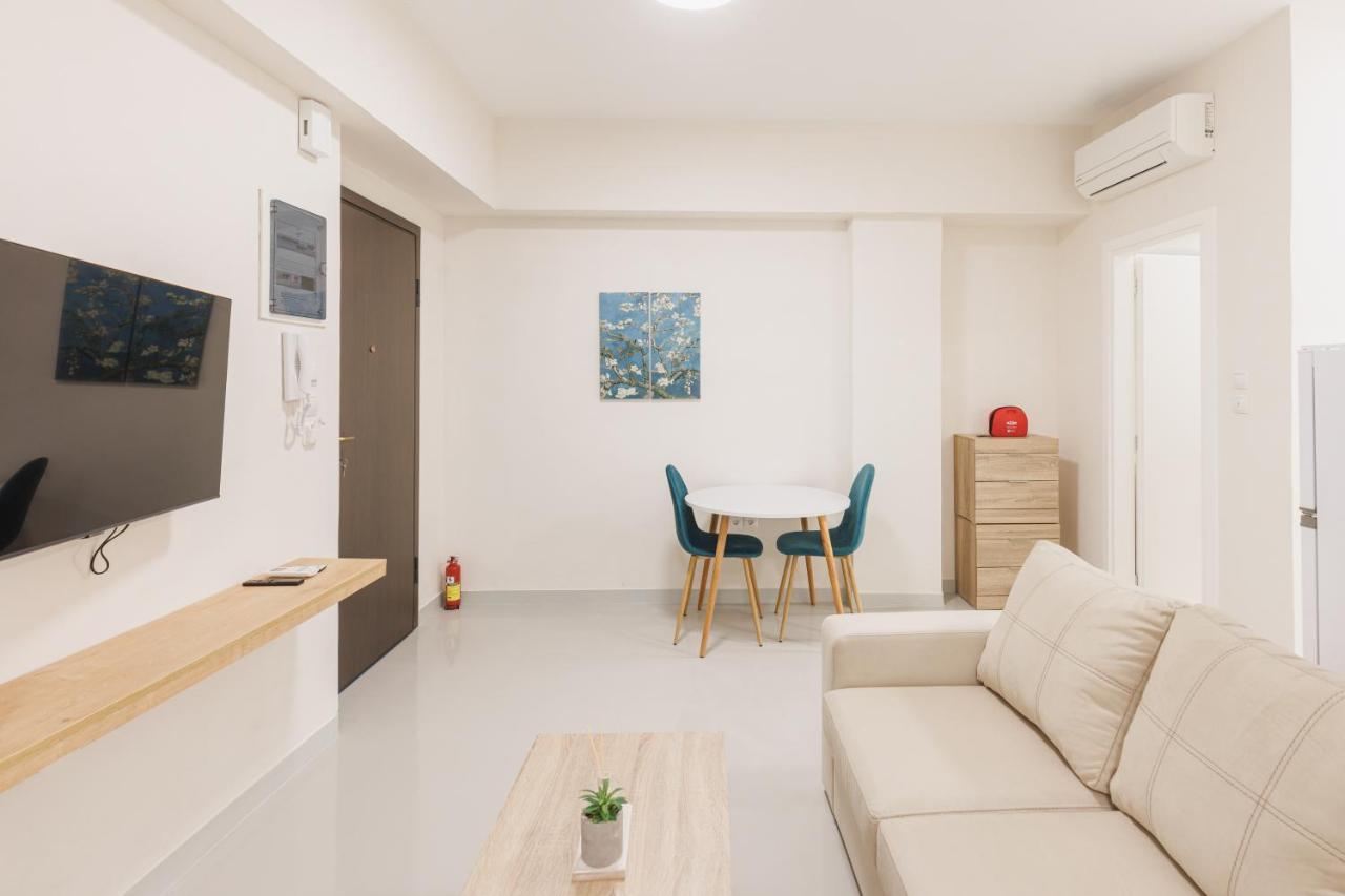 Fully Renovated Luxurious Semi-Basement Studio アテネ エクステリア 写真
