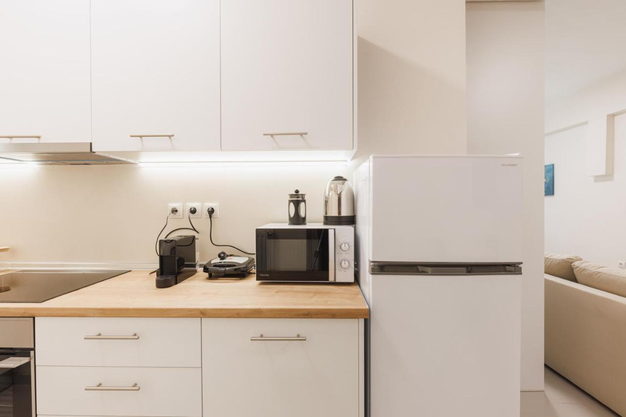Fully Renovated Luxurious Semi-Basement Studio アテネ エクステリア 写真
